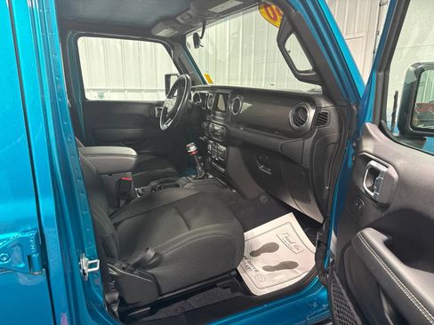 Used 2020 Jeep Wrangler Unlimited Sahara AWD/4WD image 12
