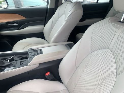 Used 2024 Toyota Grand Highlander FWD image 13