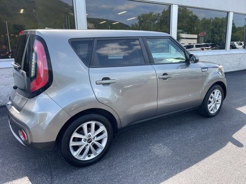 Used 2019 Kia Soul + image 5
