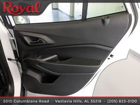 Used 2024 Chevrolet Trax LT w/ Driver Confidence Package image 9