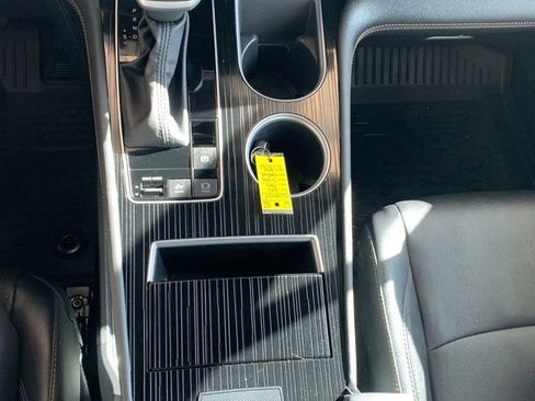 Used 2025 Toyota Sienna XLE Woodland Edition image 7