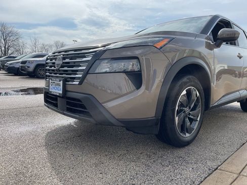 Used 2025 Nissan Rogue SV image 14