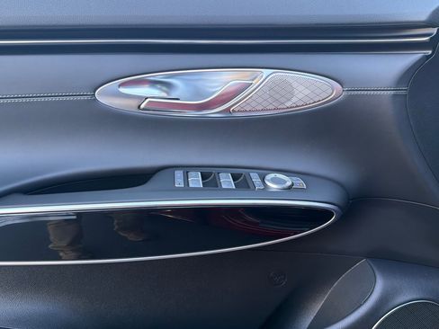 Used 2025 Genesis GV70 2.5T image 12