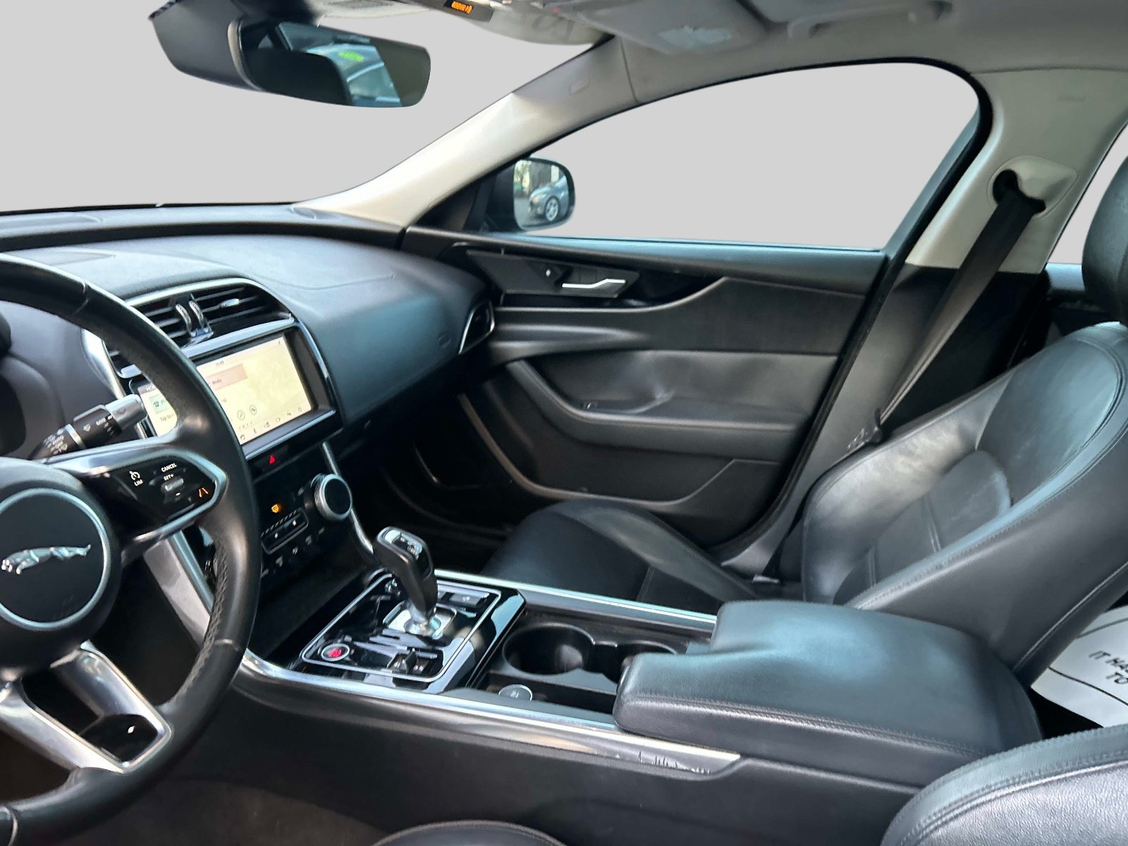 Used 2020 Jaguar XE S RWD image 19