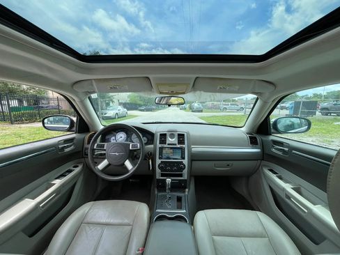 Used 2010 Chrysler 300 Touring RWD image 11