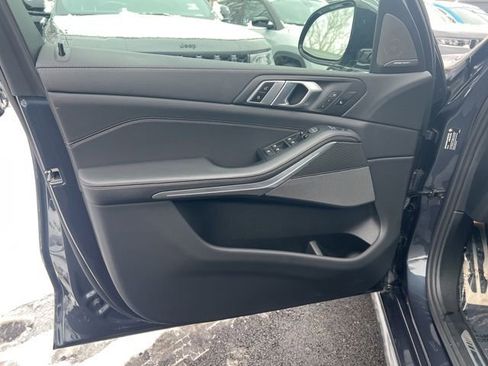 Used 2022 BMW X5 M50i image 4