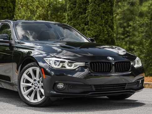 Used 2018 BMW 320i xDrive Sedan AWD/4WD image 6