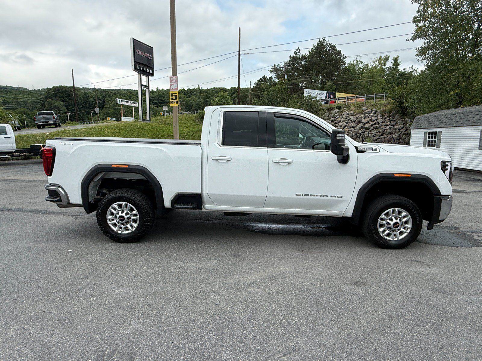 Used 2024 GMC Sierra 2500 SLE w/ SLE Convenience Package AWD/4WD image 6
