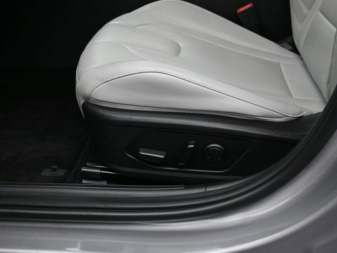 Used 2025 Hyundai Elantra Limited FWD image 24