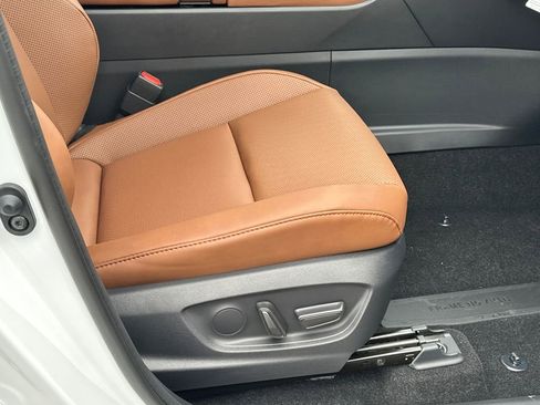 New 2026 Toyota Crown Signia image 12