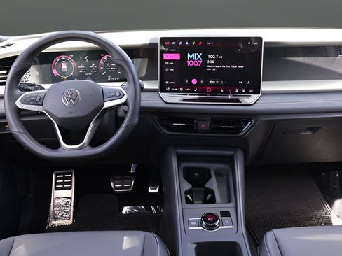Certified 2025 Volkswagen Tiguan SE R-Line AWD/4WD image 16