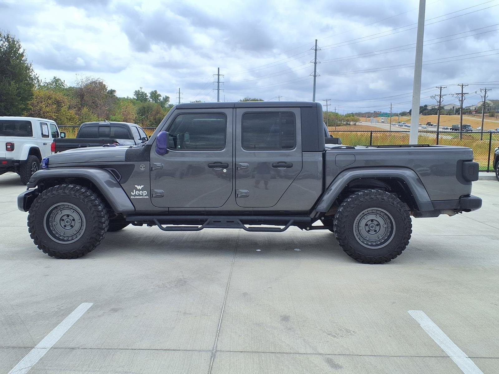Used 2021 Jeep Gladiator Overland AWD/4WD image 6