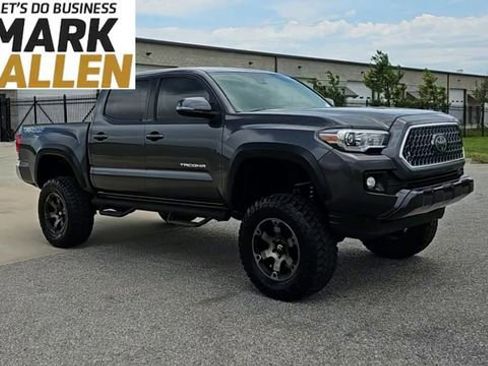 Used 2019 Toyota Tacoma TRD Off-Road AWD/4WD image 2