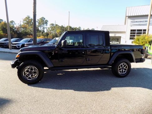 Certified 2024 Jeep Gladiator Rubicon w/ Technology Group image 4