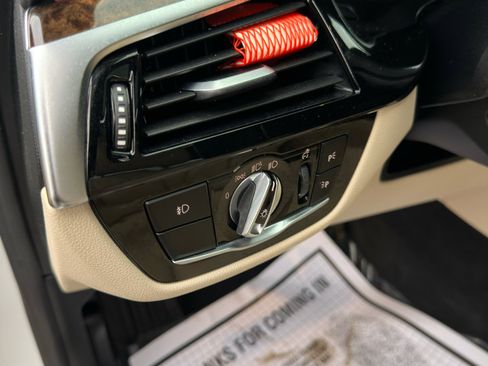 Used 2017 BMW 530i xDrive image 39