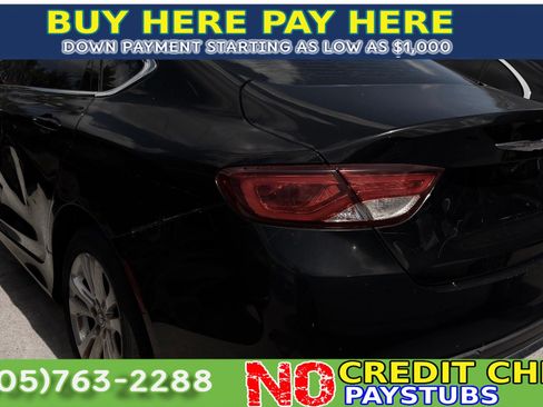Used 2015 Chrysler 200 Limited w/ Convenience Group FWD image 3