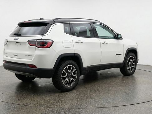 Used 2025 Jeep Compass Trailhawk AWD/4WD image 9