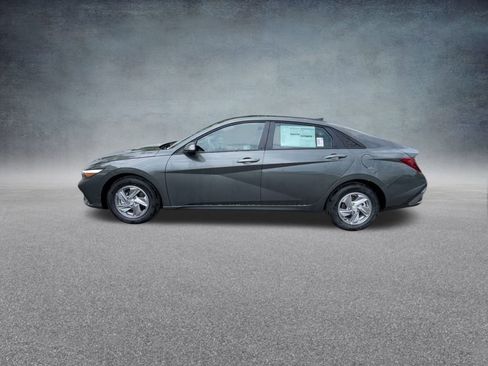 Used 2025 Hyundai Elantra SE image 13