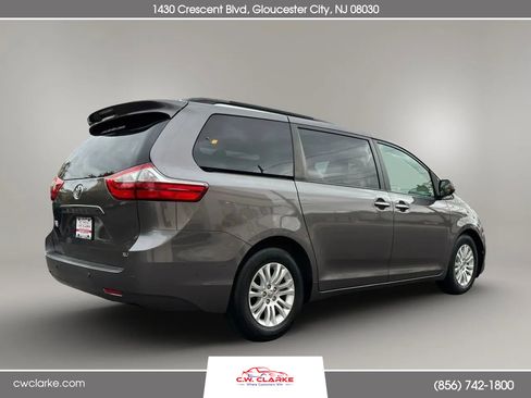 Used 2015 Toyota Sienna XLE image 6