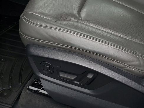 Used 2021 Audi Q8 Prestige w/ Prestige Package image 12