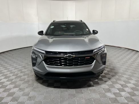 Used 2025 Chevrolet Trax RS w/ Driver Confidence Package FWD image 3