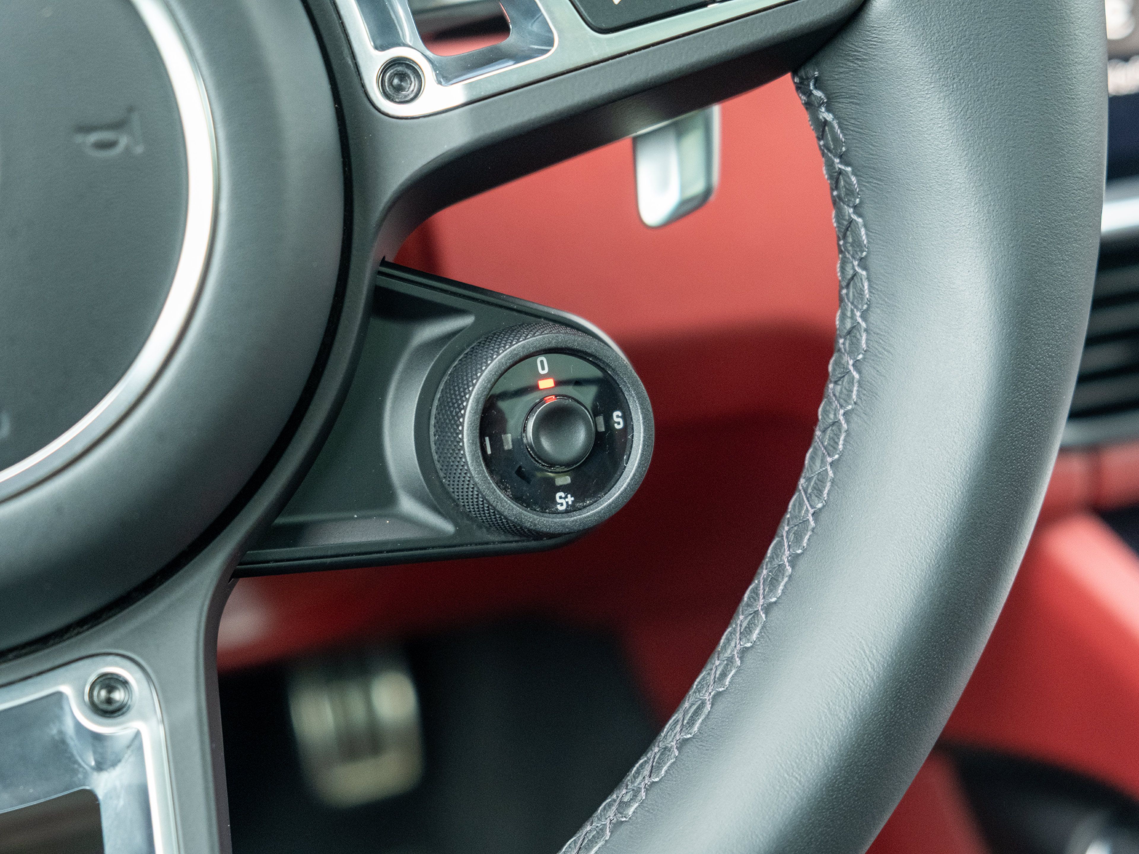 Certified 2023 Porsche Cayenne Turbo AWD/4WD image 28
