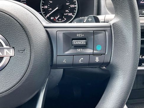 Used 2024 Nissan Rogue SV FWD image 22
