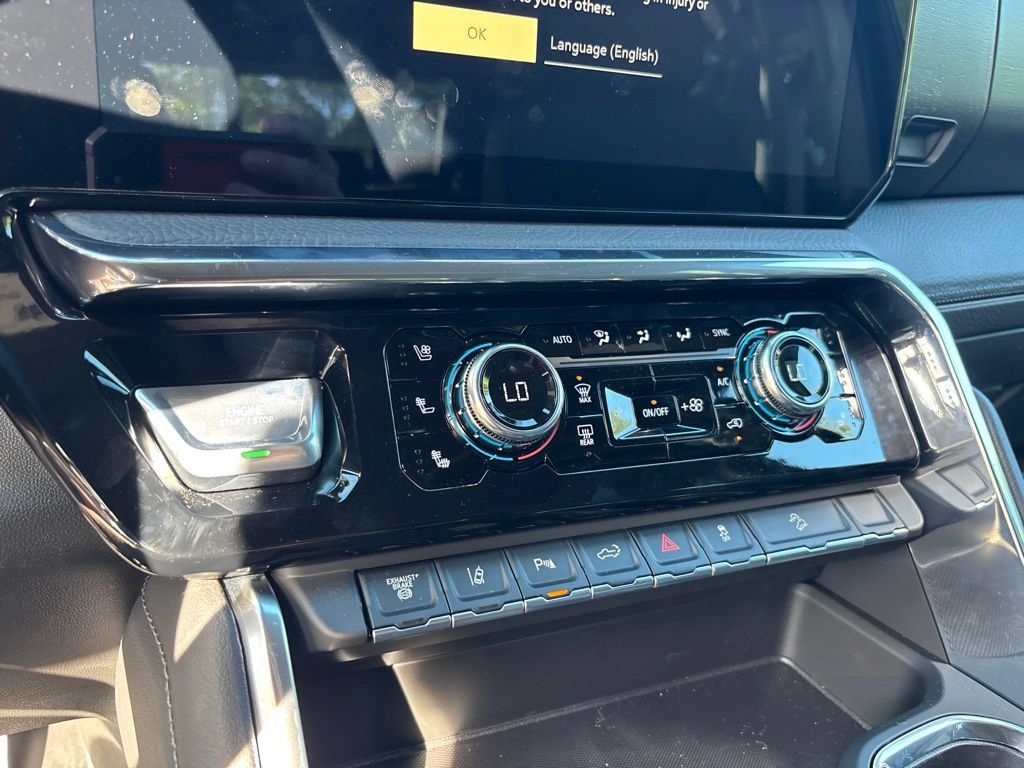 Used 2025 GMC Sierra 2500 Denali w/ Technology Package AWD/4WD image 19