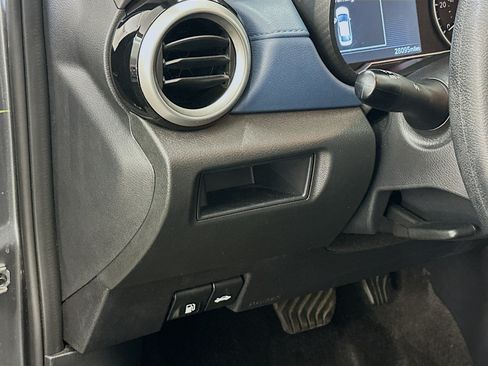 Used 2025 Nissan Versa SV FWD image 17