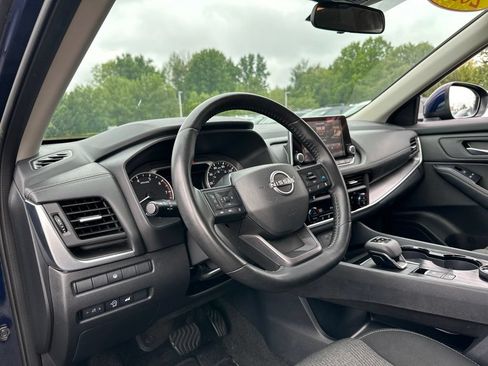 Used 2025 Nissan Rogue SV AWD/4WD image 38