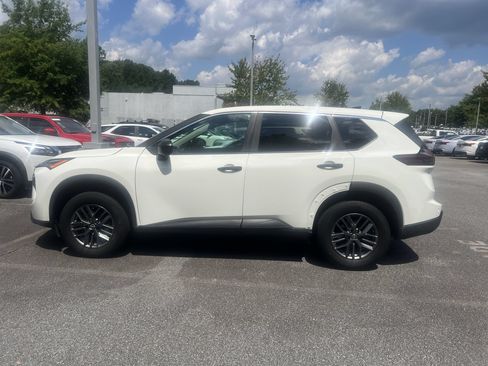 Used 2025 Nissan Rogue S FWD image 2