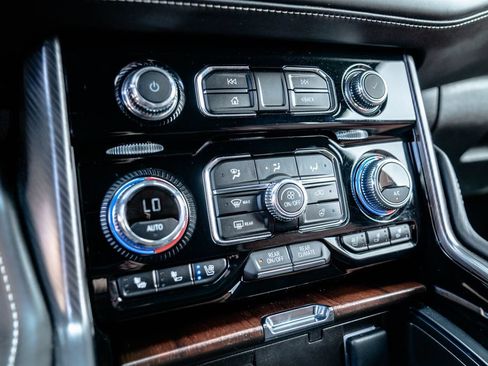 Certified 2024 GMC Yukon XL Denali Ultimate AWD/4WD image 25
