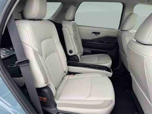 New 2026 Nissan Pathfinder SL image 16