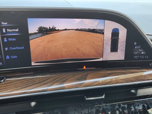 Used 2023 Cadillac Escalade Sport Platinum w/ LPO, ONYX Package AWD/4WD image 8
