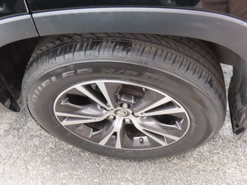 Used 2019 Toyota Highlander LE FWD image 16
