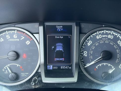 Used 2019 Toyota Tacoma TRD Off-Road AWD/4WD image 23