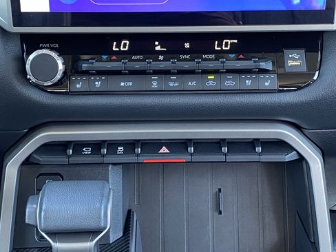 Used 2024 Toyota Tundra Limited image 15