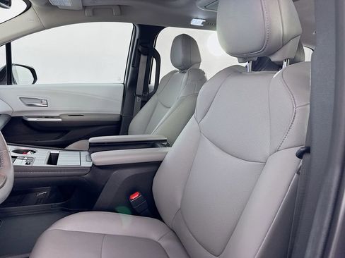 Used 2025 Toyota Sienna XLE w/ XLE Plus Package image 35