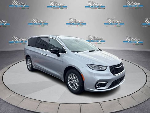 New 2026 Chrysler Pacifica Select image 1
