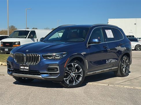 Used 2022 BMW X5 xDrive40i w/ Premium Package image 2