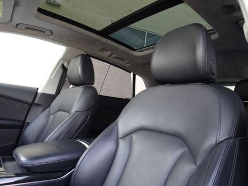 Used 2019 Audi Q8 Prestige w/ Luxury Package image 13