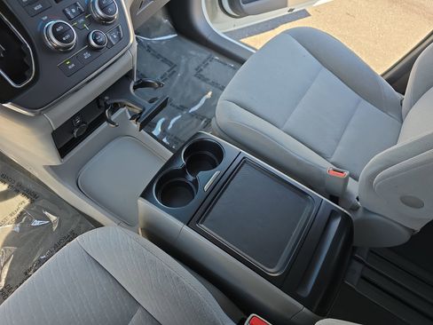Used 2017 Toyota Sienna LE image 25