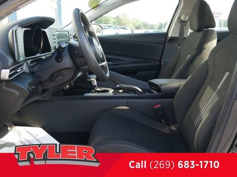 Used 2022 Hyundai Elantra SEL FWD image 31