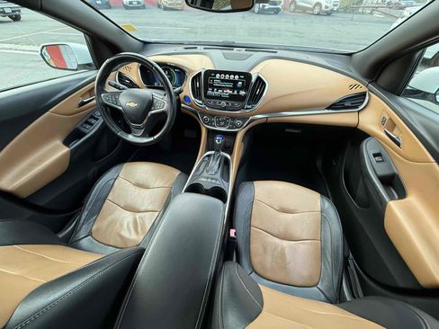 Used 2017 Chevrolet Volt Premier w/ Driver Confidence II Package FWD image 8