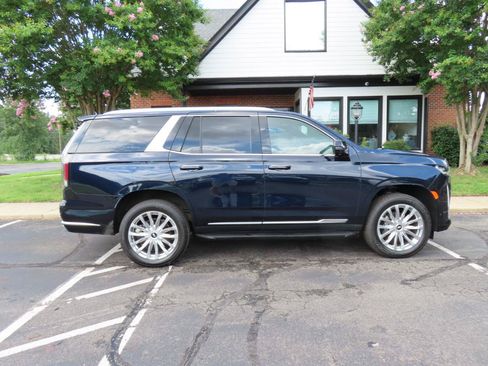 Used 2021 Cadillac Escalade Premium Luxury w/ Driver Assist Tech Package AWD/4WD image 9