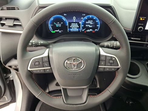 Used 2025 Toyota Sienna XSE w/ XSE Plus Package FWD image 19
