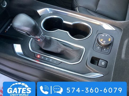 Used 2023 Chevrolet Traverse Premier image 36