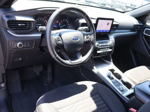 Used 2020 Ford Explorer XLT w/ Comfort Package AWD/4WD image 5