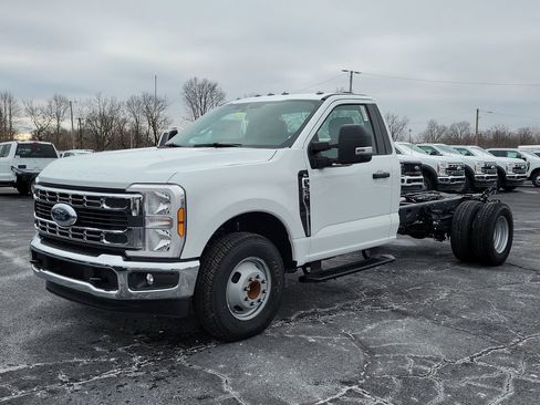 New 2026 Ford F350 XL w/ XL Chrome Package image 2