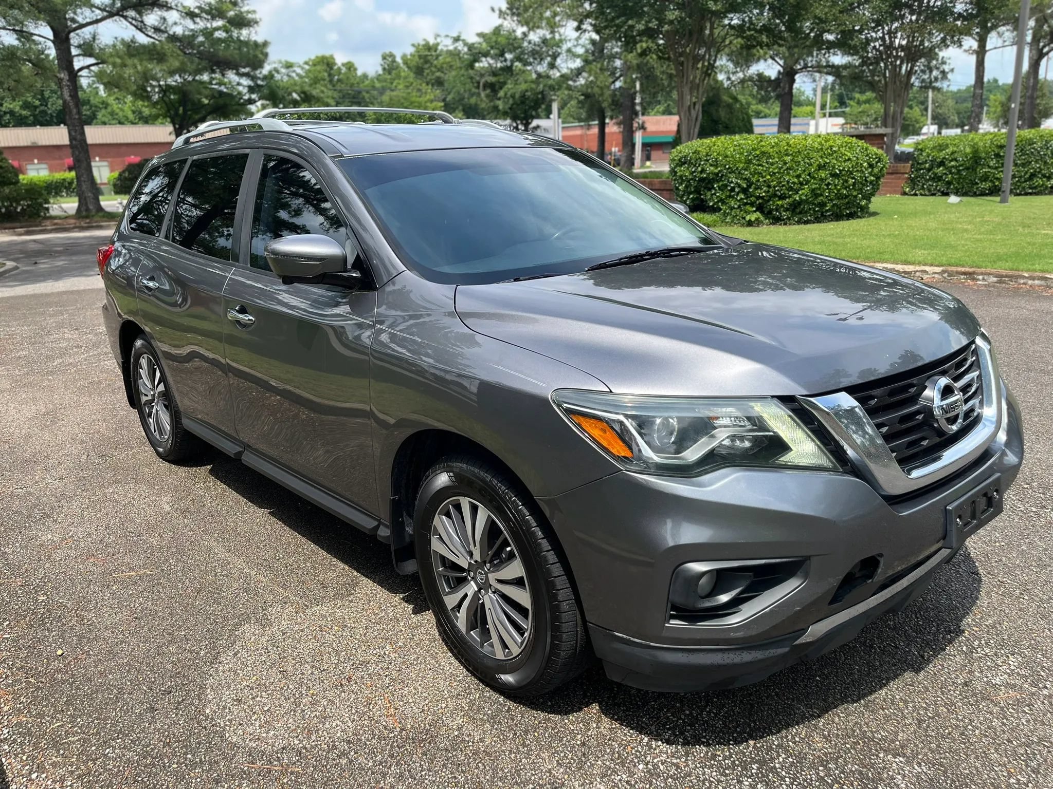 Used 2017 Nissan Pathfinder SL w/ SL Tech Package FWD image 7
